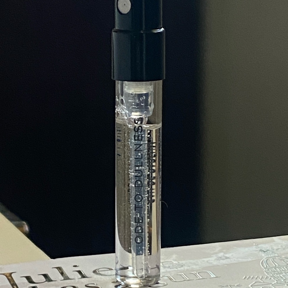 Juliette Has a Gun 'Ode to Dullness' Sample Vial — Clear/Black - Picture 2 of 2